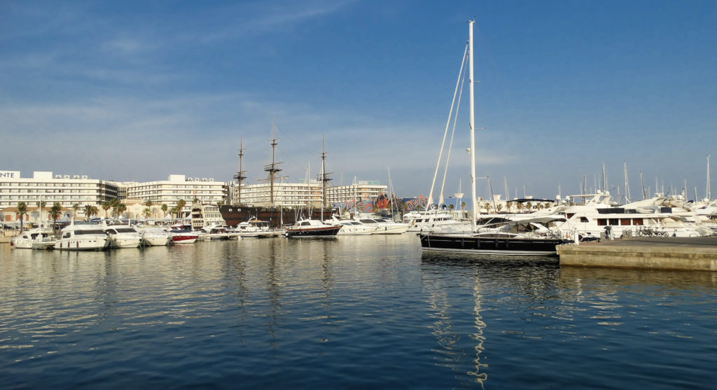 Marina in Valencia with lots of activities 